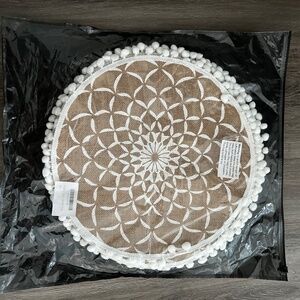 Set of 6 round Wicker boho placemats with pom-pom trim